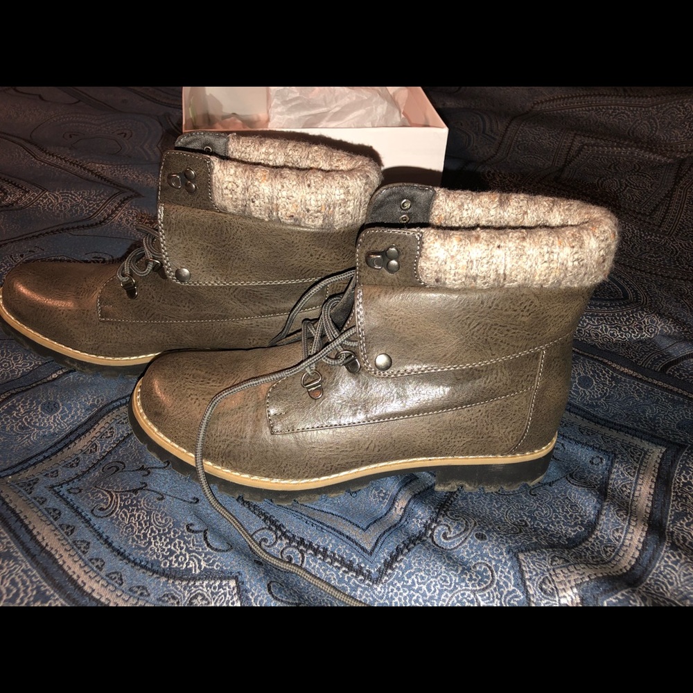 Boots - Picture 2 of 5